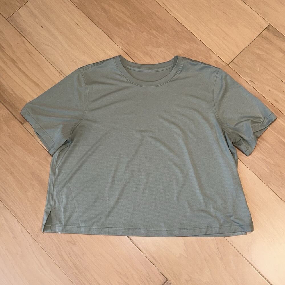 Lululemon Wundermost Crewneck Cropped Tee Women’s Large See Dims.